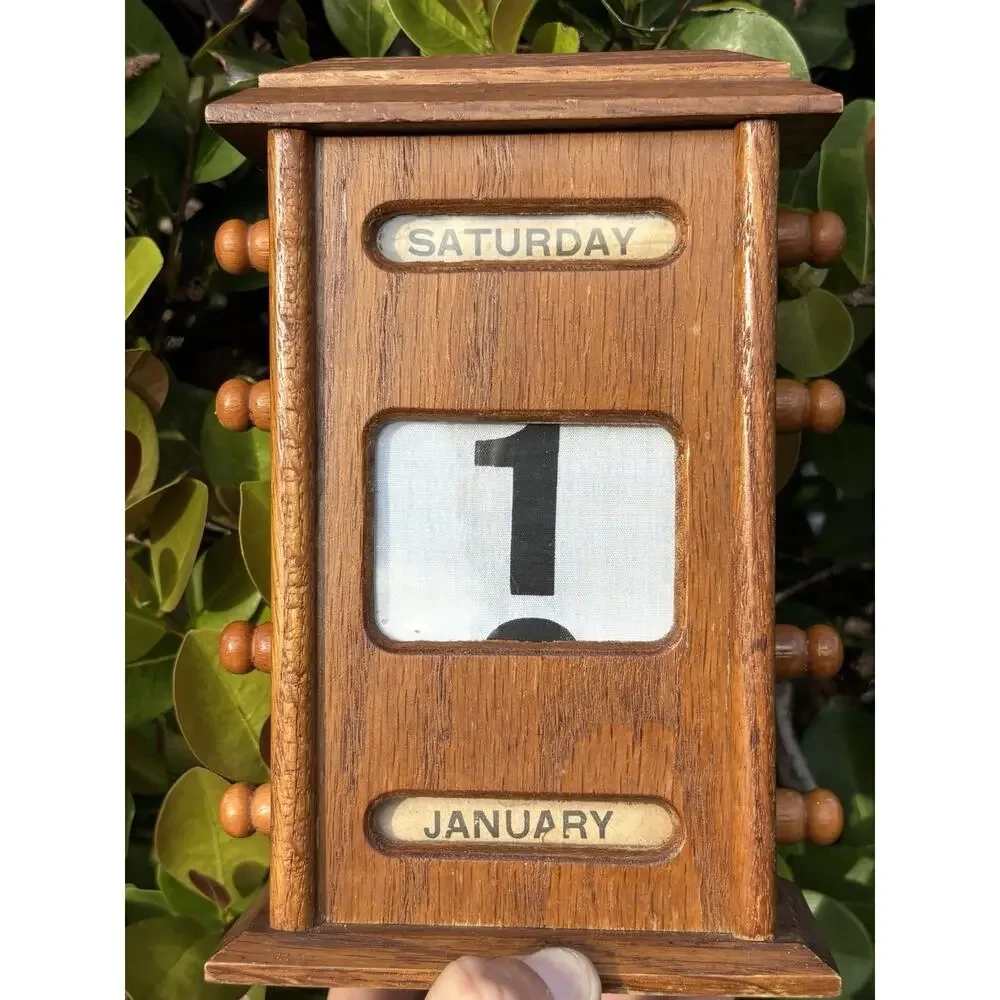 ANTIQUE PERPETUAL WOOD VICTORIAN CALENDAR IN BEAUTIFUL SHAPE 1900'S ?